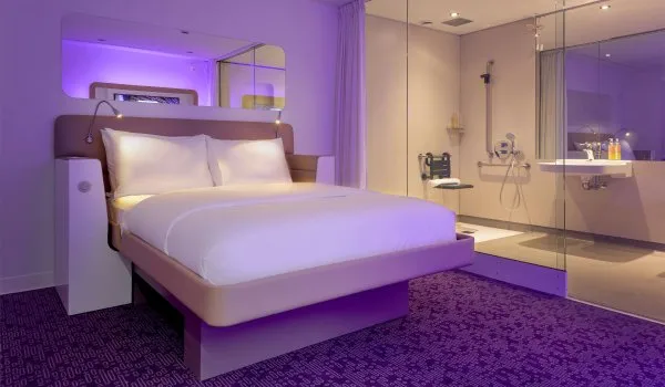 Les cabines YOTELAIR, à l'intérieur du terminal 2E de Roissy.